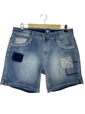 New Directions Cotton Blend Mid Wash Y2K  Embroidery Patchwork Jean Shorts 10R
